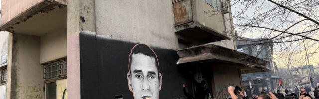 GROBARI ZAGRMELI U NIKŠIĆU PRED POLICIJOM: Evo šta su zapevali u čast Andrije Delibašića (VIDEO)