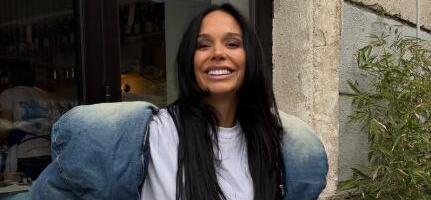 TRUDNA EDITA NAVUKLA USKE GAĆICE, PREKO GRUDI ČIPKA, A ONDA BUNDA... Pevačica pokazala najvrelije obline (FOTO)