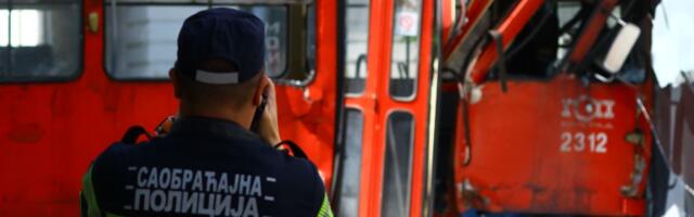 SVE O HAOSU NA DORĆOLU: Tramvaj uleteo u zgradu, 21 osoba povređena, GSP sumnja na ljudsku grešku!
