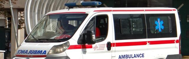 Skočio u prazan bazen: Teško povredio glavu i kičmu - lekari mu se bore za život
