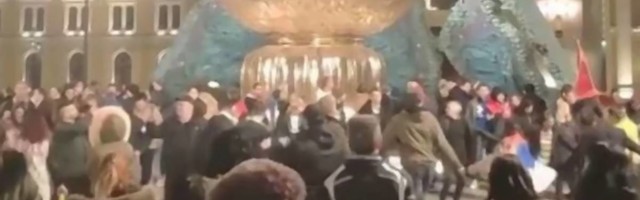 Lekar iz Hitne pomoći ima poruku za sve one koji su išli na protest i igrali kolo oko spomenika Stefanu Nemanji