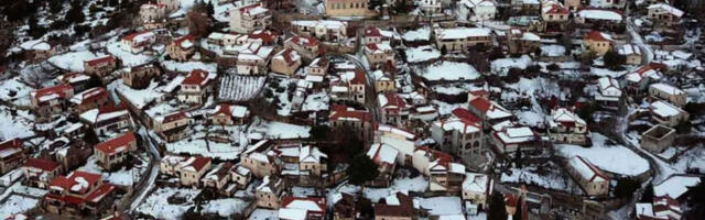 NAPADALO POLA METRA SNEGA Neverovatne scene u Grčkoj (FOTO)