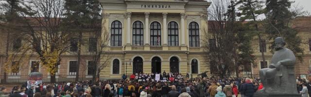 Kragujevački srednjoškolci odali poštu nastradalima u Novom Sadu: U blokadi PMF, FIN i Rektorat (FOTO)