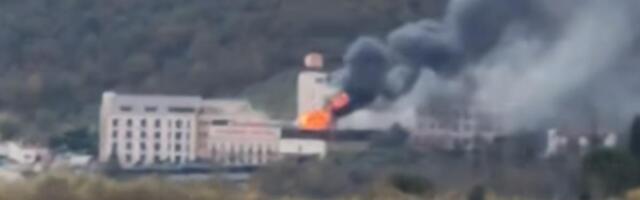 GORI POZNATI HOTEL U ISTRI! Zapalilo se električno vozilo, na mestu požara 45 vatrogasaca (VIDEO)