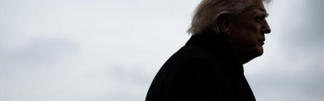 ​Испливали нови докази: Трамп путовао Епстиновим авионом најмање осам пута