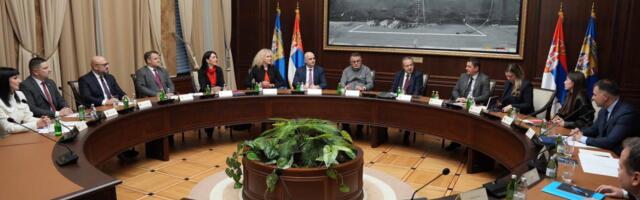 Jačanje međunarodne policijske saradnje: Dačić sa policijskim atašeima o borbi protiv transnacionalnog kriminala (FOTO)