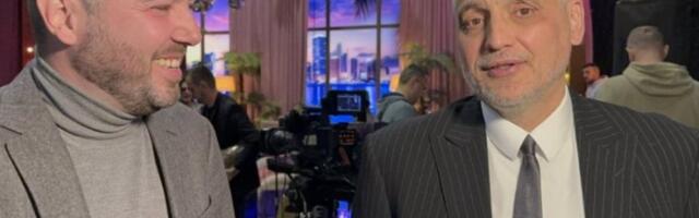 ČEDA ZAGRLIO ACU ISPRED MANASTIRA, pa BRUTALNO odgovorio na prozivke: „Pre ću izabrati da budem GEJ!“