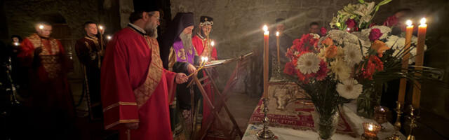 Патријарх Порфирије у Пећкој Патријаршији служио свету литургију на Велику суботу