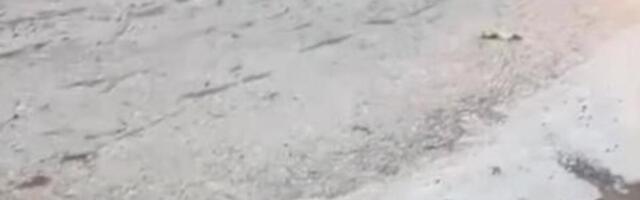 LOPATOM ČISTILI LED POSLE JAKE SUPREĆELIJSKE OLUJE: Orkasni vetrovi i grad veličine 5 cm urnisali region! (VIDEO)