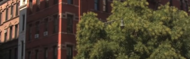 Živi u stanu od svega osam kvadrata, a pogledajte kako je svoj život uspela da sredi u tako maloj sobi u Njujorku! (VIDEO)