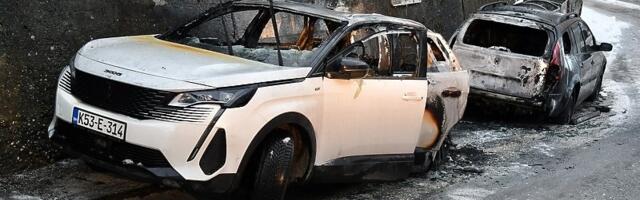 Sarajevo: Dva automobila potpuno izgorjela na Jezeru