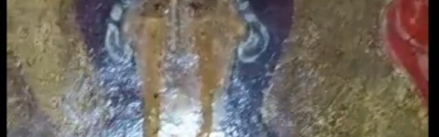 PROPLAKALA IKONA BOGORODICE SA HRISTOM U SVETINJI U ŽARKOVU! Ovako nešto se NIKAD ne dešava slučajno, Beograđanka prisustvovala SVETOM trenutku! (VIDEO)