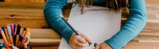 Mama otkrila jednostavnu metodu kojom je dete udaljila od ekrana i podstakla kreativnost crtanjem