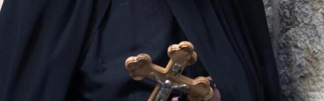 SVEŠTENIK BESAN OTIŠAO JER DOMAĆIN NIJE IMAO VIŠE OD 200 DINARA: Za svećenje vodice ima FIKSNU CENU, čovek ZANEMEO!