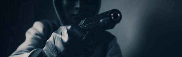 Pao razbojnik iz Novog Sada: Naoružan pretio prodavačici i ojadio kasu prodavnice