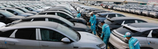 Хиљаде луксузних аутомобила заробљено на острву