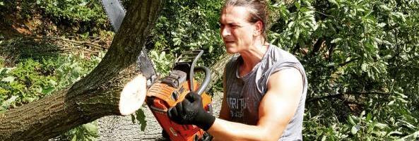 "Gledam svoje kokoške, gajim i svinje i ovce" Srpski glumac sa porodicom pobegao na selo u mali raj