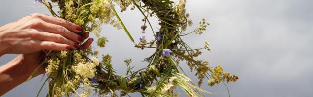 Zašto se na Ivanjdan pletu venci od lekovitog bilja i kače iznad vrata domaćinstava širom Srbije