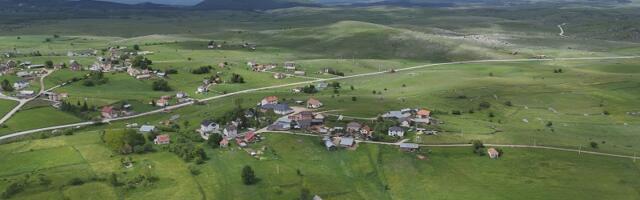 Pešterska visoravan premrežena novim saobraćajnicama, novi putevi stižu do svakog sela i svake kuće