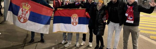 Srpski navijači okupirali ulice Ciriha! Grmi "Kosovo je srce Srbije" (VIDEO)