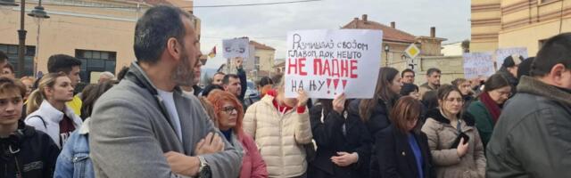 Mladi na protestu u Vranju poručili: "Ne tražimo raspust, tražimo ostavke"