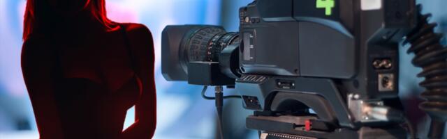 MUŠKARCI, OD OVOGA ĆE VAM STATI SRCE! Voditeljke iz komšiluka čitaju vesti u TOPLESU! Sevaju CICE u programu, pašće vam VILICE od šoka! (VIDEO)