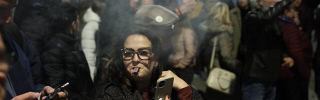 „Sad je dosta“: Građani Kragujevca protestovali zbog postupanja policije u Novom Sadu