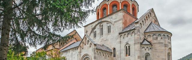 "U manastiru Studenici živi jedan dobrodušni starac": Radivoje iz Nevesinja je magistar, ovako provodi život