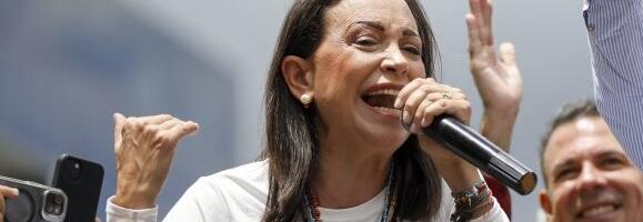 Zbrisala sa perikom u ribarskom čamcu pa polomila pršljen: Nobelovka odbegla filmski, pa završila u bolnici