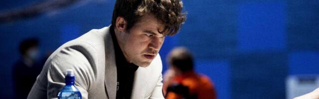 SVETSKI ŠAMPION IZGUBIO ŽIVCE PA NAPRAVIO SKANDAL! Doživeo neočekivani poraz, pa krenuo da lupa po stolu! Pogledajte video koji je zapalio društvene mreže...