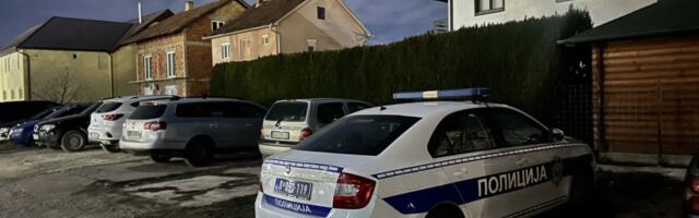 Drama u Čačku: Izboden muškarac u zgradi, krv prskala svuda