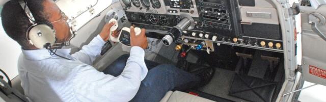 Pilot objasnio zašto je važno uključiti avionski režim na telefonu tokom leta: Posledice mogu biti katastrofalne