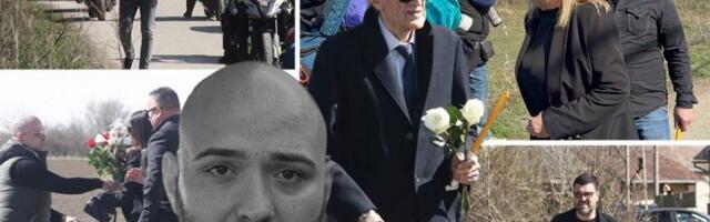 ESTRADA SE OKUPILA U PORODIČNOJ KUĆI DARKA LAZIĆA: Druga majka pevača jeca na sav glas, pogledjate šta je Mirko Šijan doneo!