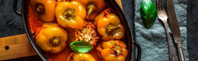 Ovako su ih pravile naše bake: Tajna savršeno sočnih punjenih paprika i gustog sosa