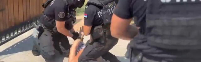 UHAPŠEN ZBOG PRETNJI SMRĆU STEFANOVIĆU I VUJIĆU: Evo kako je pao Zemunac koji je preko društvenih mreža pozivao na ubistvo STRELJAČKIM VODOM (VIDEO)