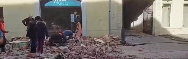 Citati na ruševinama Petrinje: Kome srce ne radi, neka kuću ne gradi