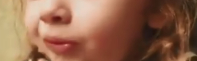 Reakcija devojčice na njeno jelo oduševila sve (VIDEO)