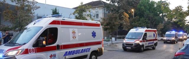 Autom udario u ogradu, a onda u devojku