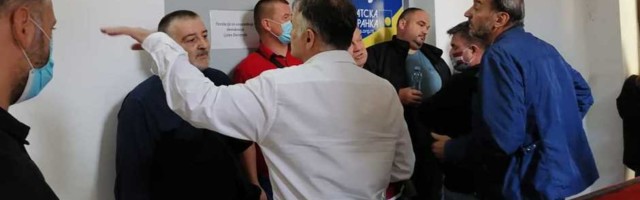 Incident na izborima dela DS: Božović - lomili kutije, Rakić kaže lažni izbori
