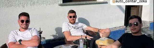 Pre 7 godina uništio prvaka Evrope, sad bivši igrač Zvezde uživa sa drugarima ispred krčme u selu