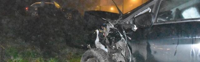 "AUDIJEM" NALETEO NA DRUGO VOZILO, OD SILINE UDARA SLETEO S PUTA Težak sudar na periferiji Kikinde: Jedan vozač prevezen u bolnicu! (FOTO)
