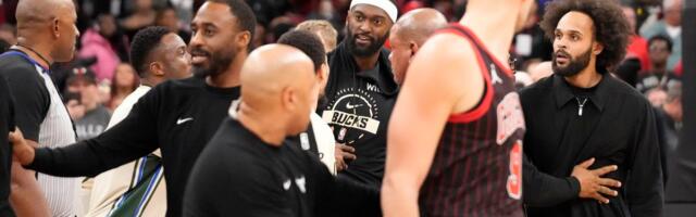 Haos u NBA ligi zbog Janisovog zakucavanja! Umalo tuča u Čikagu, a sve je zakuvao Nikola Vučević /VIDEO/