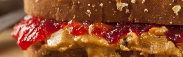 Ovaj specijalitet je obožavao Elvis Prisli: Recept za kalorijsku eksploziju od banane i slanine(VIDEO)