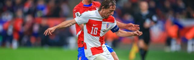 "Blagi užas..." Žestoke reakcije u Hrvatskoj na novi dres fudbalera: "Najružniji do sada"; "Izgleda nikako"... /FOTO/