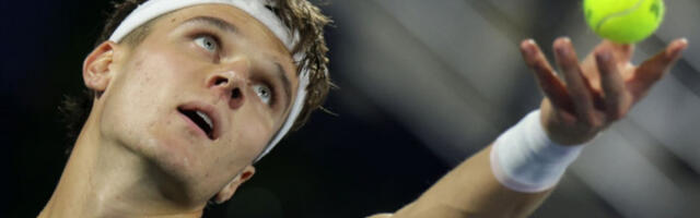 Млади Меншик избацио Хачанова за осмину финала