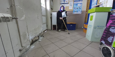 NI KORONA IH NEĆE Ovu poštu "krase" oronuli zidovi i vlaga (FOTO)