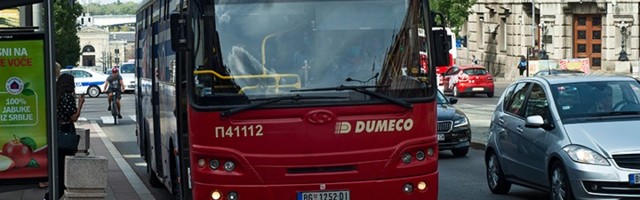 Autobus oborio deku (70) kod okretnice 26