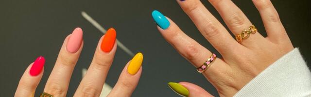 Trendy boje noktiju za leto 2022. godine