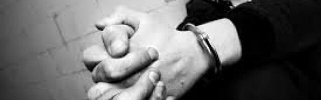 MALOLETNIK UZ PRETNJU PIŠTOLJEM OPLJAČKA MARKET! Uhapšen razbojnik i njegov saučesnik u Grockoj