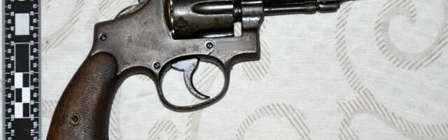 Hapšenje: U stanu Kragujevčanina policija pronašla revolver i municiju (FOTO)